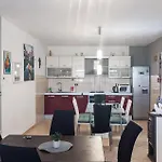 3 Bedroom Awesome In *