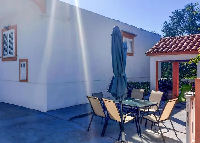 3 Bedroom Awesome In Vakantiehuis *