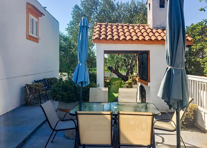 3 Bedroom Awesome In *